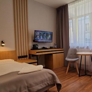 Zimmer mit zwei Einzelbetten